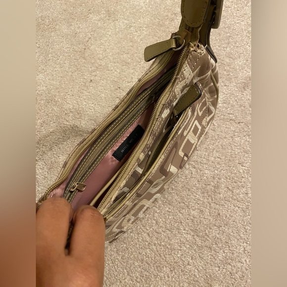 BRAND NEW! Nine West Retro Print Shoulder Bag in Neutral Colours. - Picture 4 of 7